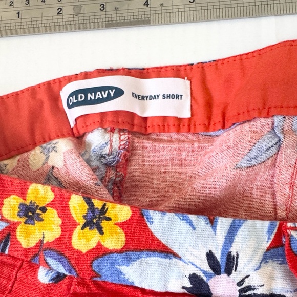 Old Navy Everyday Shorts - Picture 7 of 7